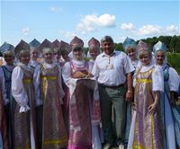 Глава городского округа город Шарья В.В. Климов и образцовый танцевальный коллектив "Юность"